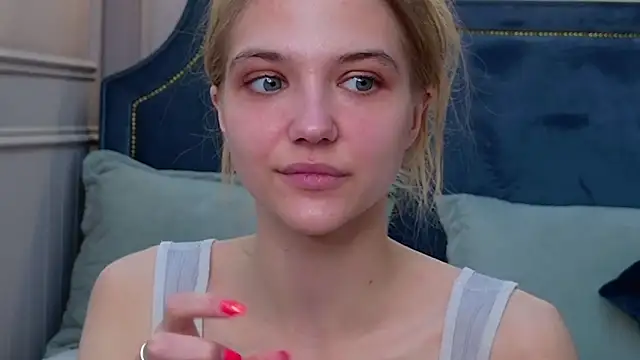 4example Chloe online show from 05.10.26