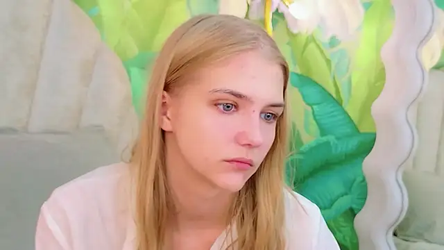 4example Chloe online show from 07.08.26