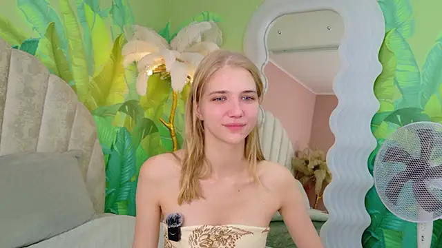 4example Chloe online show from 07.09.26