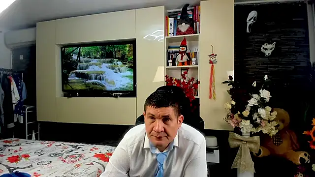 Snapshot of SpartacusDaddy48 chatting on 04.18.26 SpartacusDaddy48 online show from 04.18.26