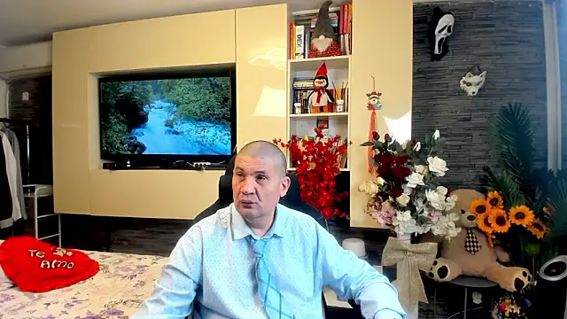 Snapshot of SpartacusDaddy48 chatting on 04.30.26 SpartacusDaddy48 online show from 04.30.26