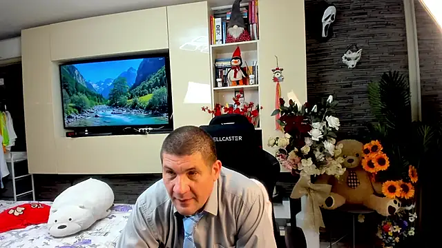 Snapshot of SpartacusDaddy48 chatting on 05.14.26 SpartacusDaddy48 online show from 05.14.26