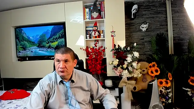 Snapshot of SpartacusDaddy48 chatting on 05.15.26 SpartacusDaddy48 online show from 05.15.26
