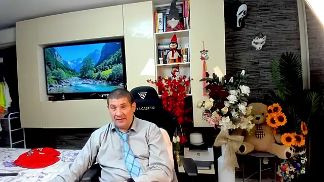 Snapshot of SpartacusDaddy48 chatting on 05.16.26 SpartacusDaddy48 online show from 05.16.26