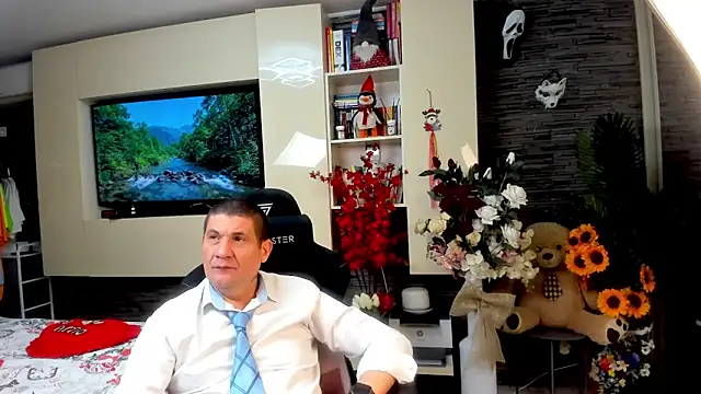 Snapshot of SpartacusDaddy48 chatting on 05.19.26 SpartacusDaddy48 online show from 05.19.26
