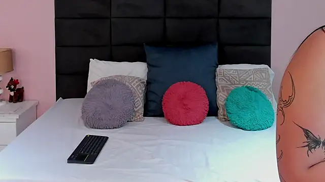 Snapshot of Abby-campbel chatting on 12.17.25 Abby-campbel online show from 12.17.25