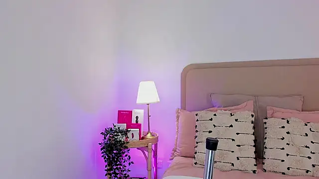 Snapshot of Cutie_Riley chatting on 09.15.25 Cutie Riley online show from 09.15.25