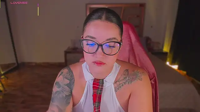 lunaarose online show from 12.18.25