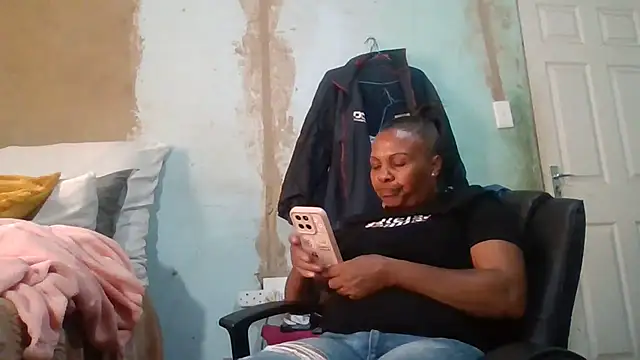 Snapshot of Nicky52 chatting on 04.12.26 Nicky52 online show from 04.12.26
