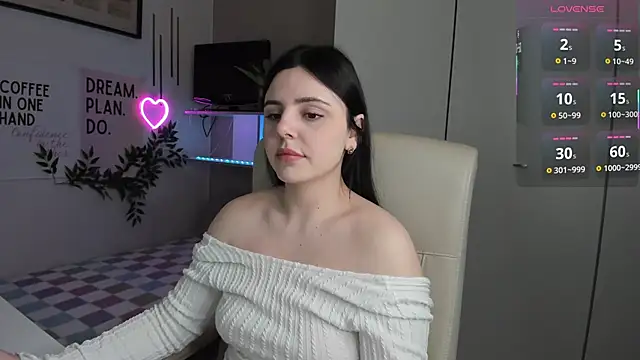 LiaWoow online show from 11.25.25