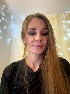 Snapshot of LucieMack chatting on 10.27.25 LucieMack online show from 10.27.25