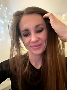 Snapshot of LucieMack chatting on 10.29.25 LucieMack online show from 10.29.25