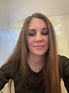 Snapshot of LucieMack chatting on 11.24.25 LucieMack online show from 11.24.25