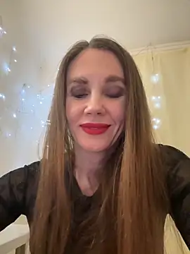 Snapshot of LucieMack chatting on 11.26.25 LucieMack online show from 11.26.25