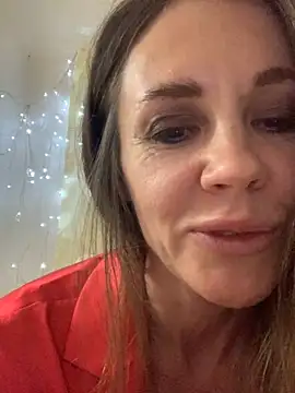 Snapshot of LucieMack chatting on 11.28.25 LucieMack online show from 11.28.25