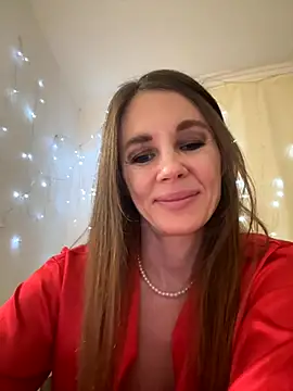 Snapshot of LucieMack chatting on 11.30.25 LucieMack online show from 11.30.25