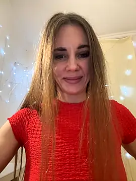 Snapshot of LucieMack chatting on 12.01.25 LucieMack online show from 12.01.25