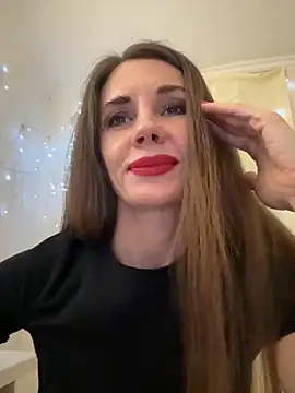 Snapshot of LucieMack chatting on 12.02.25 LucieMack online show from 12.02.25