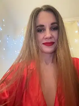 Snapshot of LucieMack chatting on 12.03.25 LucieMack online show from 12.03.25