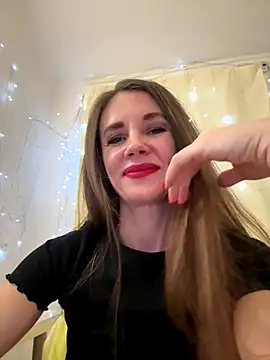 Snapshot of LucieMack chatting on 12.14.25 LucieMack online show from 12.14.25