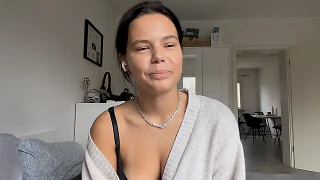 Snapshot of MaydaCornwall chatting on 12.03.25 MaydaCornwall online show from 12.03.25