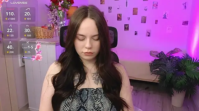 Alice Moondark online show from 02.03.26