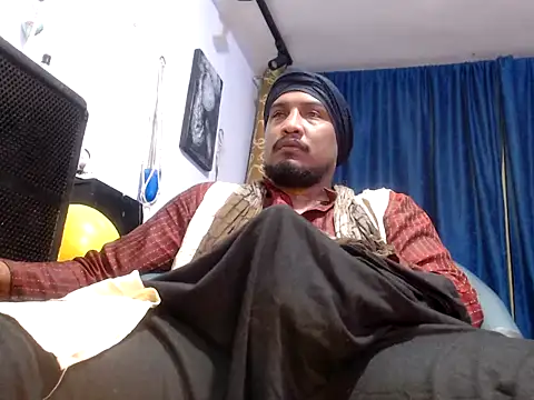 Snapshot of ElCaballeroNegro24 chatting on 11.18.25 ElCaballeroNegro24 online show from 11.18.25