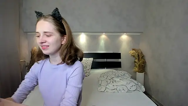 Camilla Kelly online show from 10.04.25