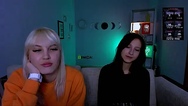 Snapshot of lau_ra_queen chatting on 11.21.25 lau ra queen online show from 11.21.25