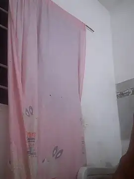 Snapshot of Flaqki chatting on 09.20.25 Flaqki online show from 09.20.25