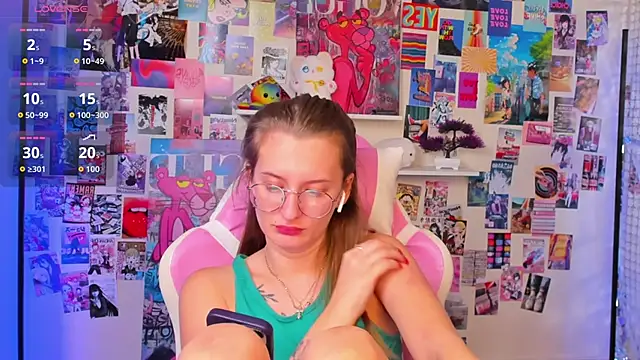 Maryyy May online show from 10.18.25