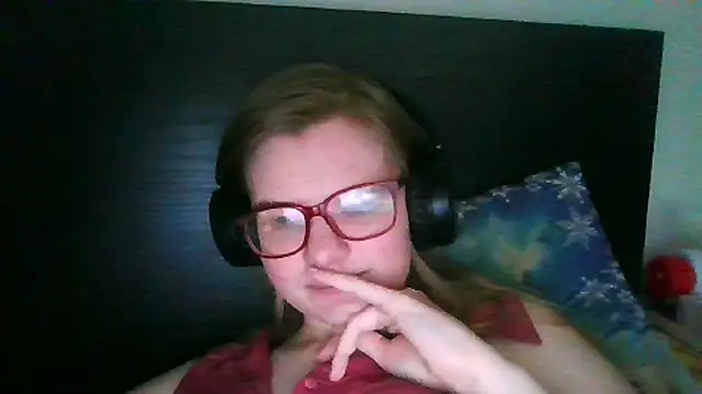 Snapshot of Moonolighta chatting on 11.03.25 Moonolighta online show from 11.03.25