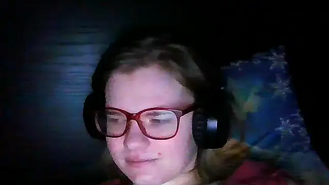 Snapshot of Moonolighta chatting on 11.07.25 Moonolighta online show from 11.07.25