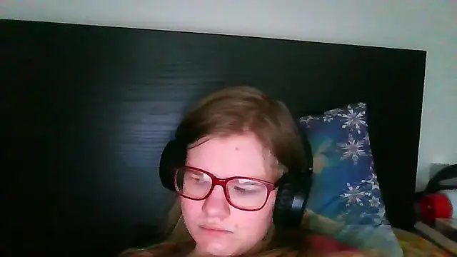 Snapshot of Moonolighta chatting on 11.09.25 Moonolighta online show from 11.09.25