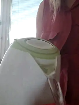 Snapshot of Moonolighta chatting on 11.12.25 Moonolighta online show from 11.12.25