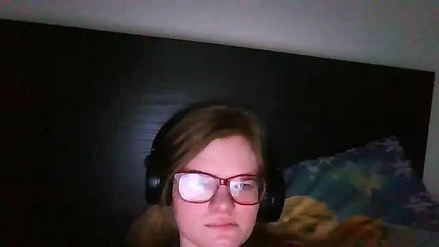 Snapshot of Moonolighta chatting on 12.04.25 Moonolighta online show from 12.04.25