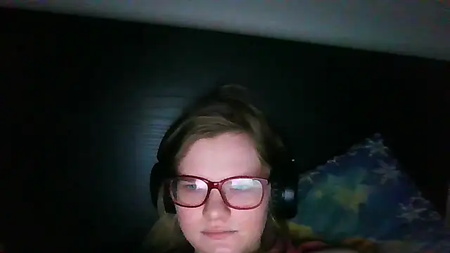 Snapshot of Moonolighta chatting on 12.05.25 Moonolighta online show from 12.05.25