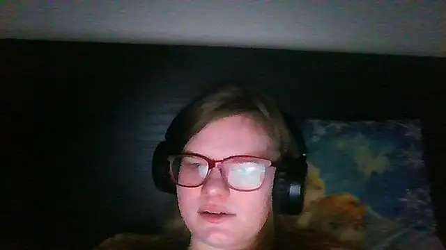 Snapshot of Moonolighta chatting on 12.15.25 Moonolighta online show from 12.15.25