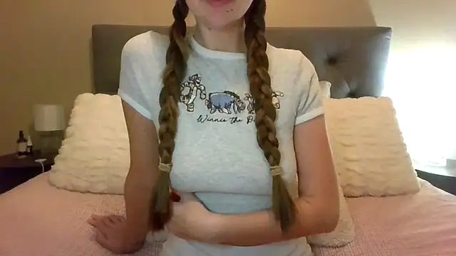 Snapshot of TaylorWest62 chatting on 12.22.25 TaylorWest62 online show from 12.22.25