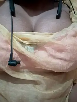 Snapshot of kaviyaponnu0987 chatting on 02.13.26 kaviyaponnu0987 online show from 02.13.26