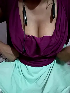 Snapshot of kaviyaponnu0987 chatting on 03.22.26 kaviyaponnu0987 online show from 03.22.26