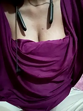 Snapshot of kaviyaponnu0987 chatting on 03.26.26 kaviyaponnu0987 online show from 03.26.26