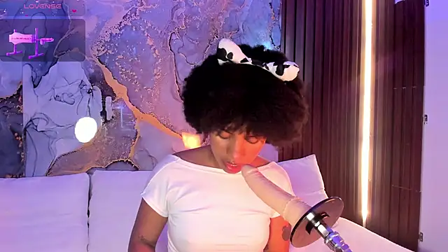 Snapshot of Lolalewis777 chatting on 10.07.25 Lolalewis777 online show from 10.07.25