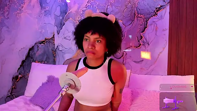 Snapshot of Lolalewis777 chatting on 10.26.25 Lolalewis777 online show from 10.26.25