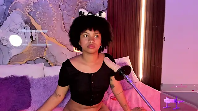 Snapshot of Lolalewis777 chatting on 10.30.25 Lolalewis777 online show from 10.30.25