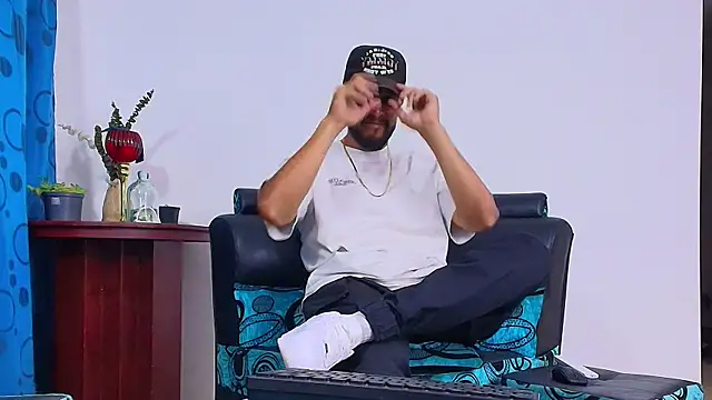 Snapshot of DaveSoldier chatting on 10.26.25 DaveSoldier online show from 10.26.25