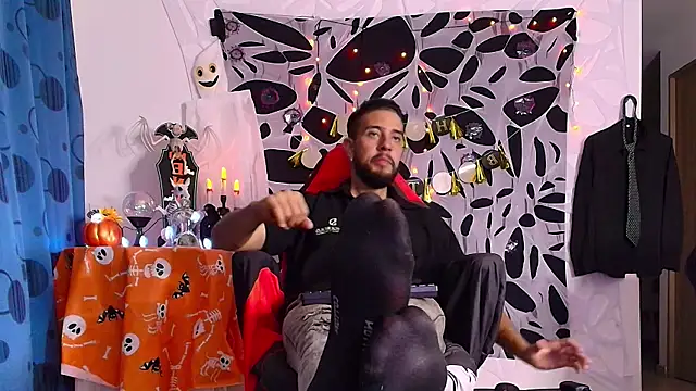 Snapshot of DaveSoldier chatting on 10.30.25 DaveSoldier online show from 10.30.25