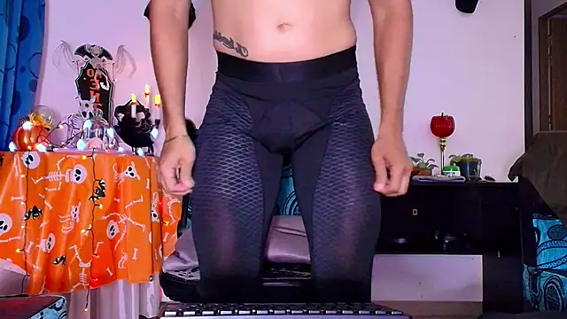 Snapshot of DaveSoldier chatting on 11.21.25 DaveSoldier online show from 11.21.25