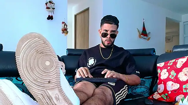 Snapshot of DaveSoldier chatting on 12.14.25 DaveSoldier online show from 12.14.25