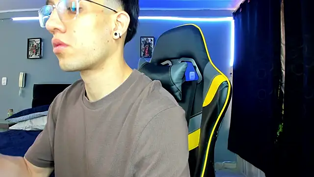 Snapshot of alexgiraldo__ chatting on 09.12.25 alexgiraldo online show from 09.12.25